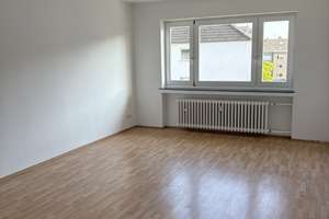 Frisch renoviert: helle, freundliche 2 ZKB mit Balkon in Benrath – Die vollständige Adresse der Immobilie erhältst du vom Anbieter., 40593 Benrath, Düsseldorf – Vorschaubild 3