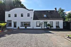 Bezugsfreies Haus mit Ausbaureserve, zentral in Husum, viel Potenzial zB. Baugrundstück – Nordfriesland (Kreis) – Vorschaubild 1