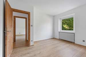 2015 komplett modernisiert ! Maisonette-Wohnung mit ca. 142 m² Wohnfläche & 2 TG-Stellplätzen – Die vollständige Adresse der Immobilie erhältst du vom Anbieter., 22149 Rahlstedt, Hamburg – Vorschaubild 16