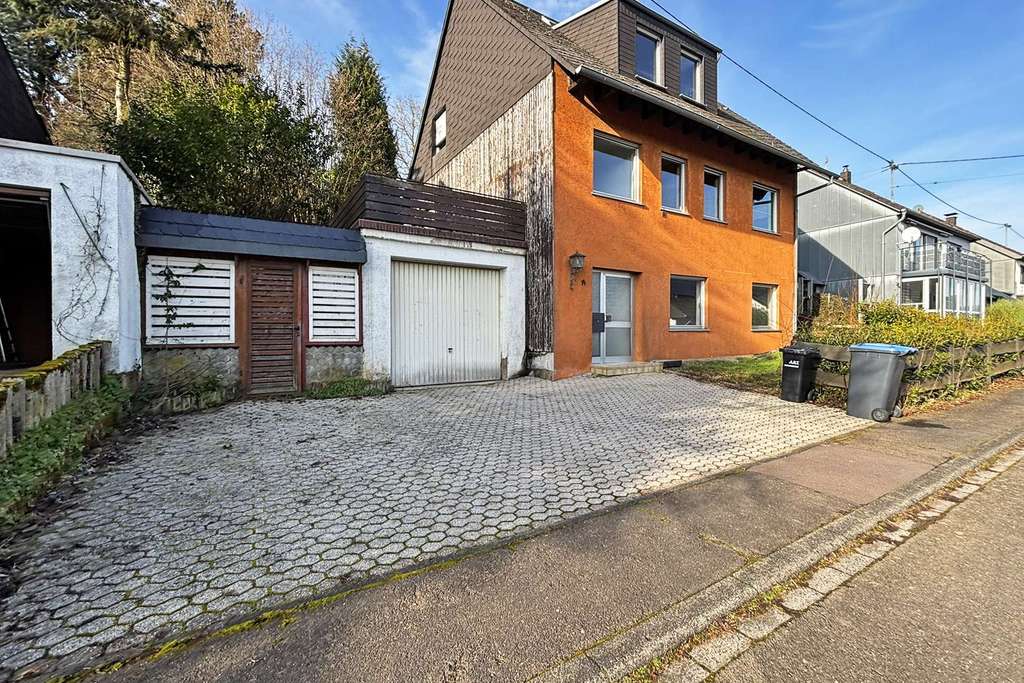 Immobilie in Newel - sanierungsbedürftiges Einfamilienhaus in Butzweiler mit ca. 146 m² Wohnfläche + Garage + Garten! - Bild 1