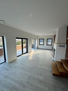 Helle 4-Zimmer Wohnung mit großem Balkon