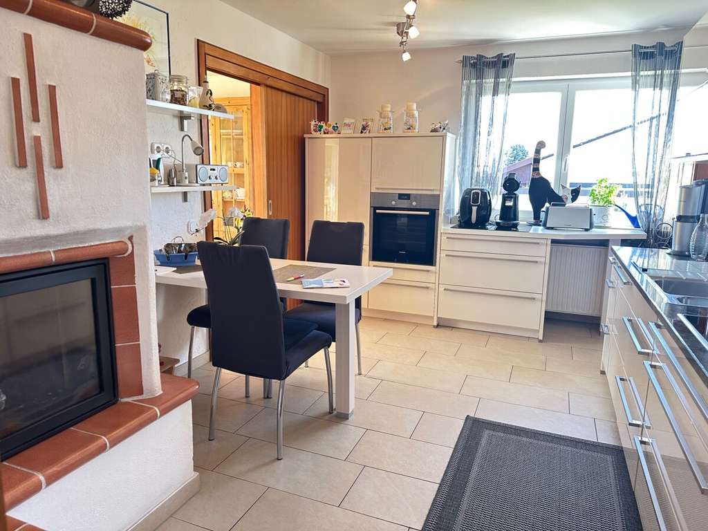 Immobilie in Metten - Metten b. Deggendorf: EFH m. Fernblick in bevorzugter Wohnlage u. 820 m2 traumhaftem Grundstück! - Bild 3