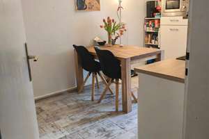 Helle 2 Zimmerwohnung WG geeignet