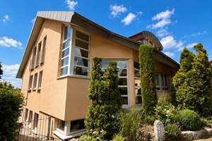 Wohnen der Extraklasse: mit überdachter Dachterrasse und Doppelgarage! – Hofstatt 14, 74226 Nordheim – Vorschaubild 3