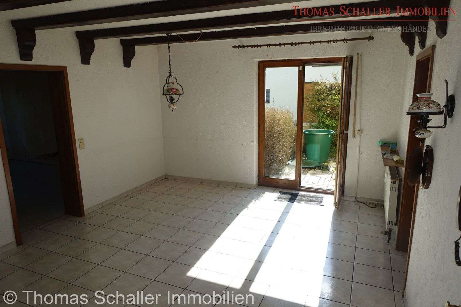 Immobilie in Velburg - Ein-/ Zweifamilienhaus in Hanglage mit Garage, Terrasse, Balkon, Loggia, EBK in Velburg bei Neumarkt - Bild 16