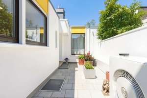 Exklusives Atriumhaus in begehrter Lage von München-Neuperlach / Verkauf auf Nießbrauchbasis – Die vollständige Adresse der Immobilie erhältst du vom Anbieter., 81739 Neuperlach, München – Vorschaubild 2