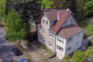 Schöne Altbau-Dachgeschosswohnung // bereit für eine zeitgemäße Neugestaltung!