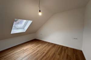 Erstklassiges Investment: Vermietete 3,5-Zimmer-DG-Wohnung mit Aussichtsbalkon & KfW 40 – Die vollständige Adresse der Immobilie erhältst du vom Anbieter., 78112 Sankt Georgen im Schwarzwald – Vorschaubild 8