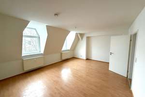 Frisch sanierte, helle 3-Zimmer-Wohnung mit großer Badewanne in Stadtfeld