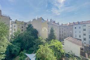 BLICK INS GRÜNE! RUHIG GELEGENE, HELLE UND KLASSISCH SCHÖNE ALTBAUWOHNUNG! PROVISIONSFREI! – Wilsnacker Straße 63, 10559 Moabit, Berlin – Vorschaubild 4