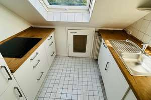 FRISCHE BRISE zum Einziehen: Schöne 2-Zimmer-Dachgeschosswohnung "nur für Einzelperson geeignet" ! – Aarstr. 52a, 65195 Nordost, Wiesbaden – Vorschaubild 11