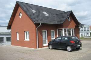 Vielseitiges Gewerbegrundstück mit modernem Einfamilienhaus und großzügigem Grundstück – Die vollständige Adresse der Immobilie erhältst du vom Anbieter., 6847 West, Dessau-Roßlau – Vorschaubild 2