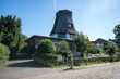 Historische Mühle mit Blick auf den Yachthafen