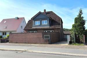 Seltene Gelegenheit: Einfamilienhaus mit Einliegerwohnung auf parkähnlichem Grundstück in Neumünster – Die vollständige Adresse der Immobilie erhältst du vom Anbieter., 24539 Brachenfeld-Ruthenberg, Neumünster – Vorschaubild 2