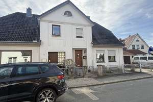 Doppelhaushälfte mit Wintergarten, Garage und viel Gestaltungspotenzial in Bremen-Blumenthal
 – Die vollständige Adresse der Immobilie erhältst du vom Anbieter., 28779 Blumenthal (Ortsteil), Bremen – Vorschaubild 1