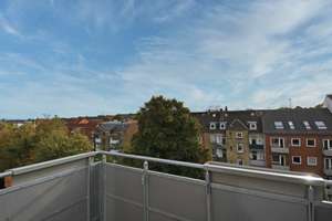 Möblierte, unbefristete und helle 4-Zimmer Maisonette-Wohnung direkt am Südfriedhof
