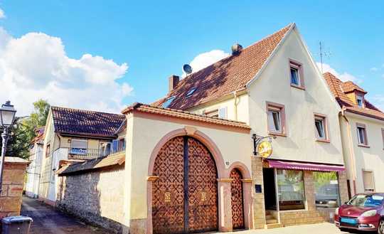Wohn- und Geschäftshaus mit Hof und Dachterrasse in Edesheim