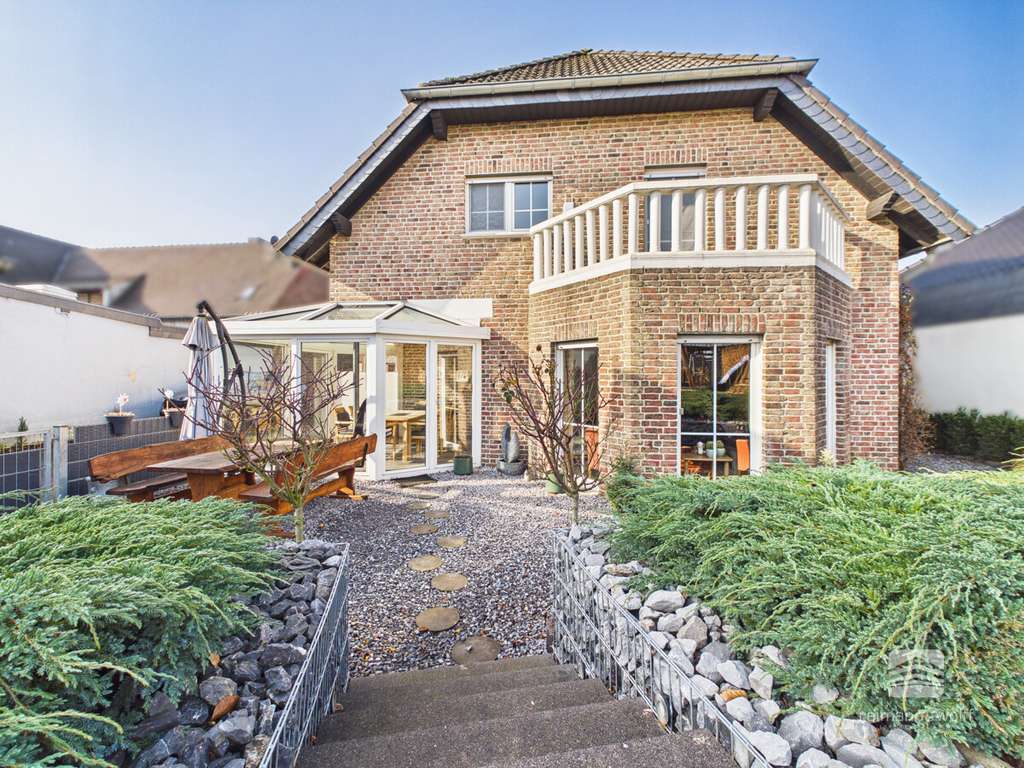 Immobilie in Waldfeucht - REIMANN&WOLFF Waldfeucht-Haaren: "Stilvolles Wohnen. Gartenidylle mit Pool und Weitblick." - Bild 3