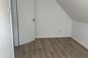 Erstbezug nach Sanierung – Moderne Dachgeschosswohnung mit Loggia in Toplage von Oberhausen  – Keltenstraße 21, 46045 Styrum, Oberhausen – Vorschaubild 20
