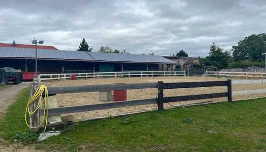 Bild von Reiterhof mit Innenstallungen, Reitplatz und ertragreicher PV-Anlage! Mein Haus = mein Makler!