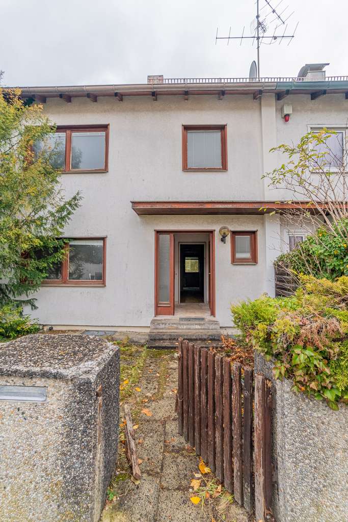 Immobilie in Aschheim - Stark renovierungsbedürftige Doppelhaushälfte in Aschheim - Bild 2