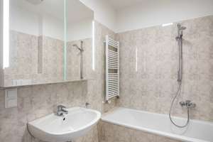 *SCHICKES Apartment, ZENTRALE Lage, STILvolle EBK, Balkon, Hbf & City 7 Min, FH 10 Min* – Ruhrstraße 4, 99085 Krämpfervorstadt, Erfurt – Vorschaubild 21