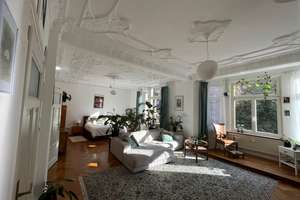 2,5-Zimmer Altbau Wohnung im 1. OG mit Burgblick