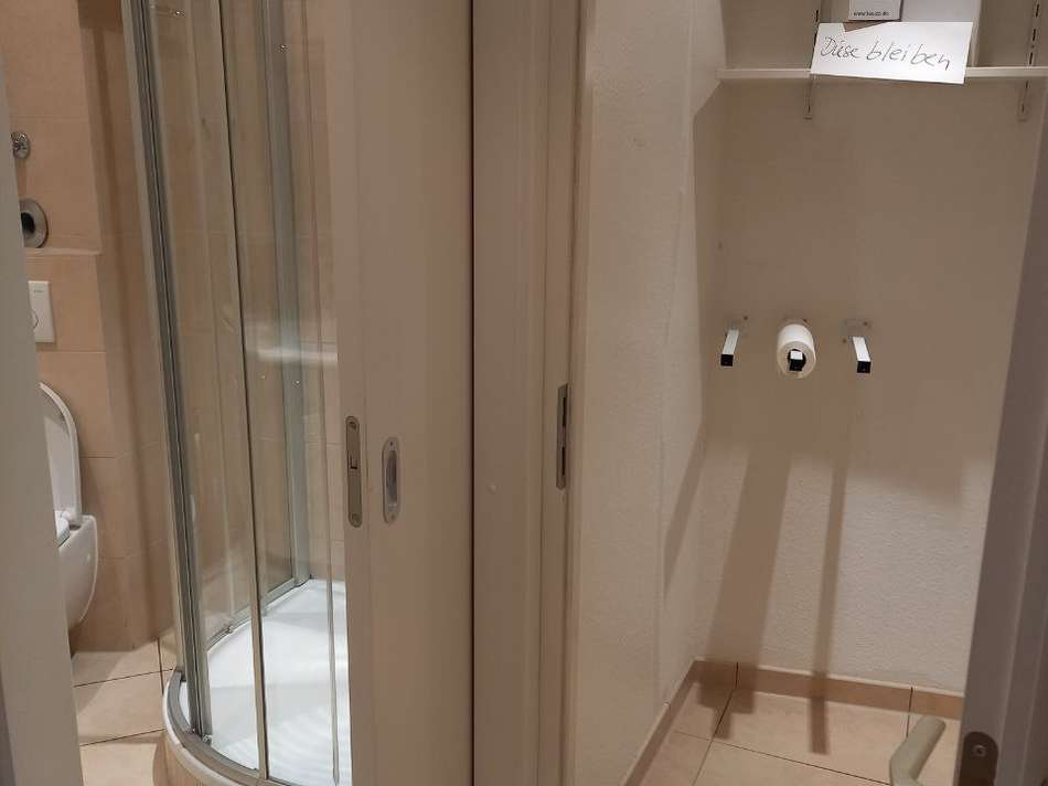 Bad  und Abstellraum EG