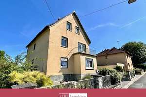 Massiv erbautes Einfamilienhaus mit großem Platzangebot für die Familie / 168 Qm Wfl. – Die vollständige Adresse der Immobilie erhältst du vom Anbieter., 35510 Butzbach – Vorschaubild 1