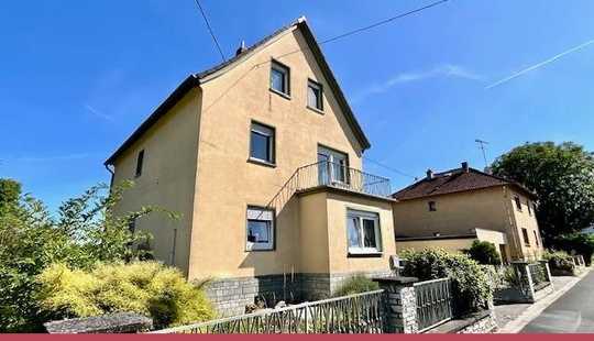 Bild von Massiv erbautes Einfamilienhaus mit großem Platzangebot für die Familie / 168 Qm Wfl.