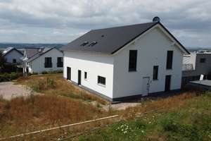 Kehlberg Immobilien - Ihr Makler seit 1989-Großzügiges 2 Familienhaus in bester Lage von Nieder-Olm – Heinrich-Böll-Straße 29, 55268 Nieder-Olm – Vorschaubild 2