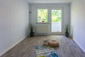 1-Raum-Wohnung mit offener Küche und Balkon
