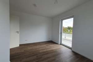 Neubau! Barrierearm! große 3-Zimmer-Dachgeschoss-Wohnung mit Terrasse, Duschbad, Einbauküche – 18069 Reutershagen, Rostock – Vorschaubild 6