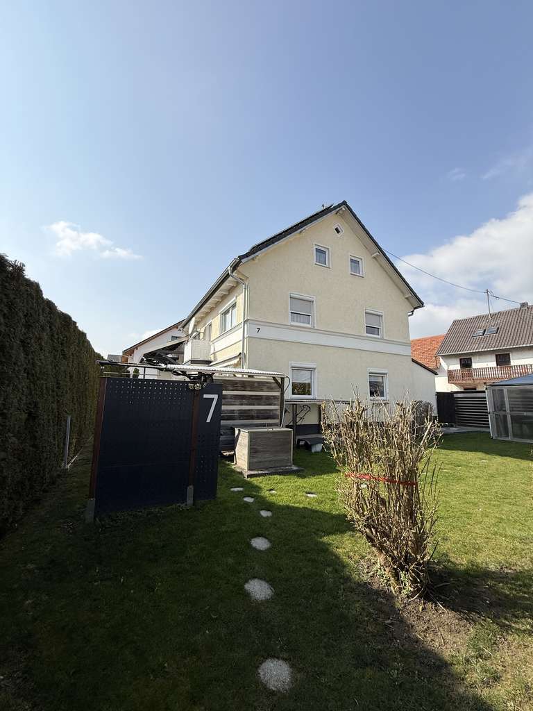 Immobilie in Egenhofen - Egenhofen: Sonniges Einfamilienhaus mit großem Garten, Gartenhaus, Terrasse, Balkon und Doppelgarage - Bild 0