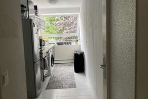 **Text lesen** // Helle, großzügige 2-Zimmer-Wohnung mit zwei Balkonen – Auf dem Hügel 23, 50933 Müngersdorf, Köln – Vorschaubild 3