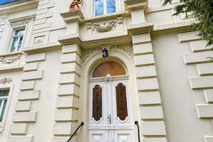traumhafte Dachgeschosswohnung in Loschwitz mit Blick über Dresden (Balkon, 2 Stellplätze)