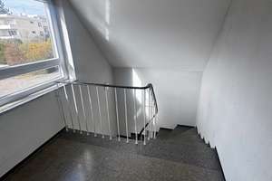 Gepflegte 1 Zi .-Wohnung im DG mit Küchenzeile und Kellerraum in 70469 Stgt.-Feuerbach, WM: 455€ – Feuerbacher Talstr. 59, 70469 Feuerbacher Tal, Stuttgart – Vorschaubild 10
