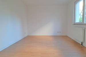 Lichtdurchflutete 3 Zimmerwohnung im ruhigen Hamburg Langenhorn zur Miete! – Im Torfmoos 9, 22417 Langenhorn, Hamburg – Vorschaubild 3