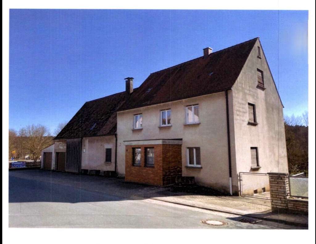 Immobilie in Großhabersdorf - Hofstelle mit Baugenehmigung für 13 Wohnungen - 2.170 qm Grundstücksfläche / Provisionsfrei - Bild 0