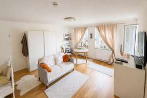 Helle freundliche 1-Zimmer-Wohnung mit Balkon in München-Hadern