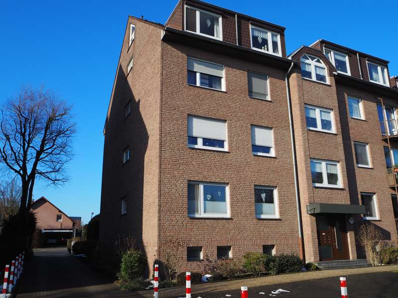 !!! GELEGENHEIT !!!  Top sanierte, moderne EG-Wohnung in Stuckenbusch mit Terrasse und Garten