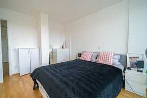 Lichtdurchflutete 2-Zimmer-Wohnung mit Einbauküche und Balkon – Regensburg – Vorschaubild 6