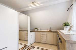Flexibles Wohnen mit Vermietungspotenzial – 6 Zimmer auf zwei Ebenen mit eigenem Zugang – Die vollständige Adresse der Immobilie erhältst du vom Anbieter., 70435 Zuffenhausen-Hohenstein, Stuttgart – Vorschaubild 9