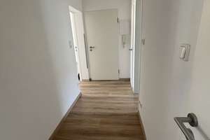 *SCHICKE WOHNUNG BESTER LAGE MIT EBK - SONNENBALKON, GARAGE UND LAMINAT* – Die vollständige Adresse der Immobilie erhältst du vom Anbieter., 60326 Seckbach, Frankfurt am Main – Vorschaubild 3