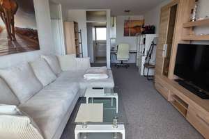 Provisionsfrei: modernisierte 2-Zimmer-Wohnung mit Fernblick, Küche & Stellplatz