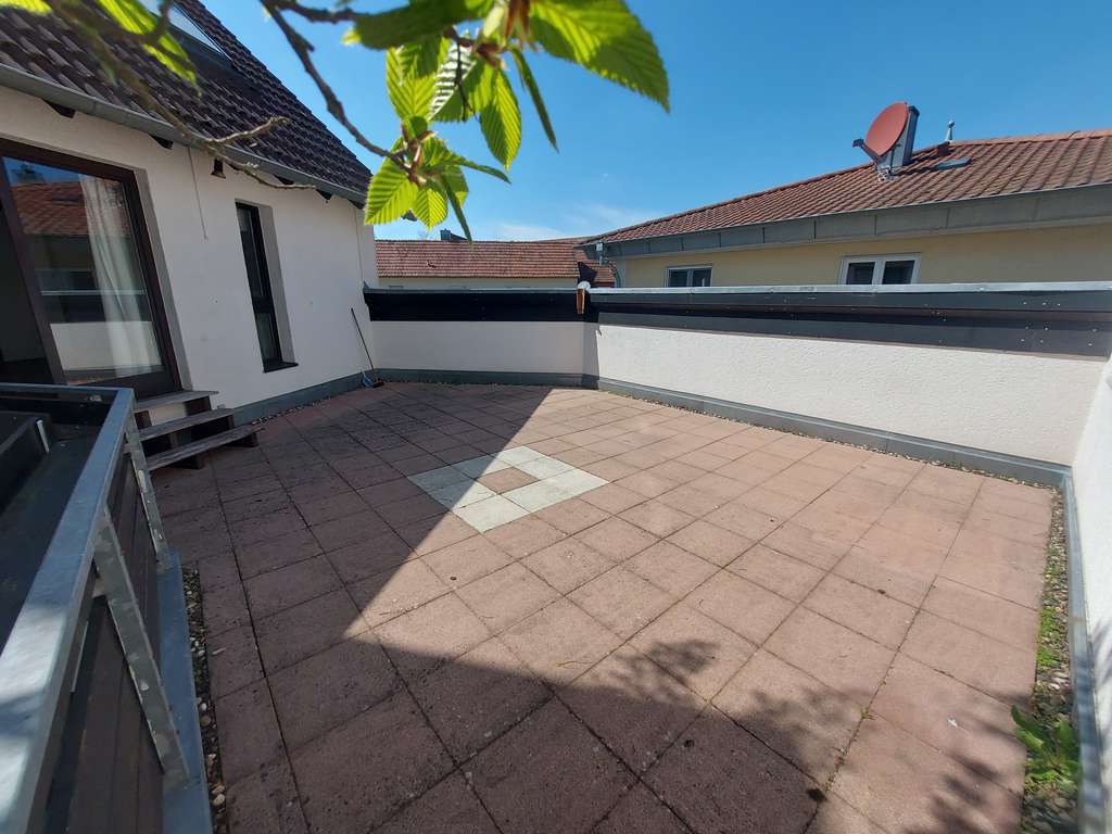 Immobilie in Jockgrim - Gepflegte 3-ZKB Maisonettewohnung mit Einbauküche und Dachterrasse - sofort bezugsfrei - Bild 0