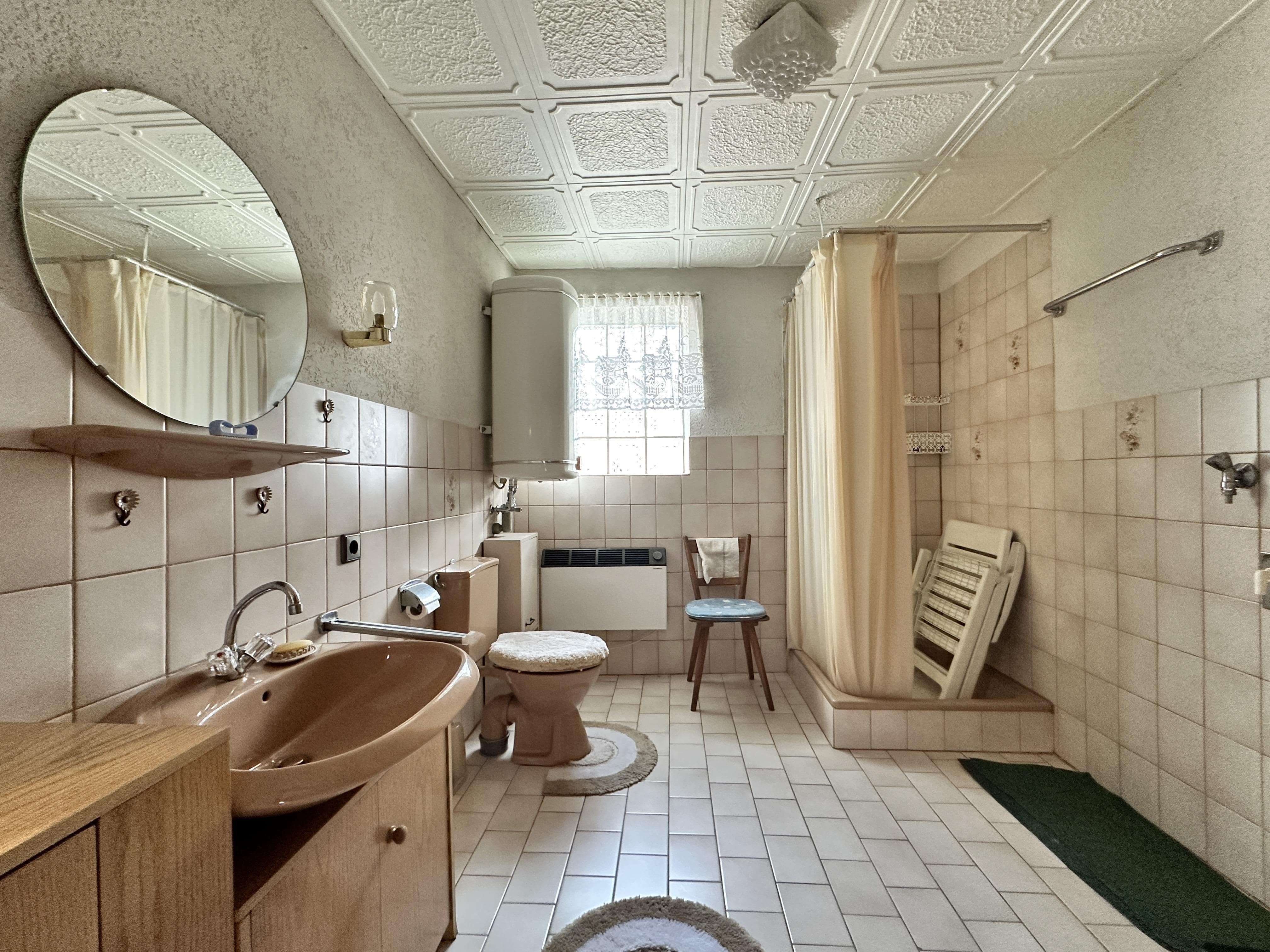 Immobilie in Külsheim - Wohnhaus mit Nebengebäude und Scheune in zentraler Lage von Hundheim
 - Bild 11