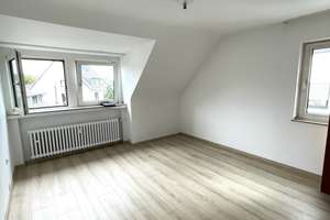 ***Schöne 2-Zimmer-Dachgeschosswohnung in Köln-Holweide*** – Schwabstraße 9, 51063 Holweide, Köln – Vorschaubild 4