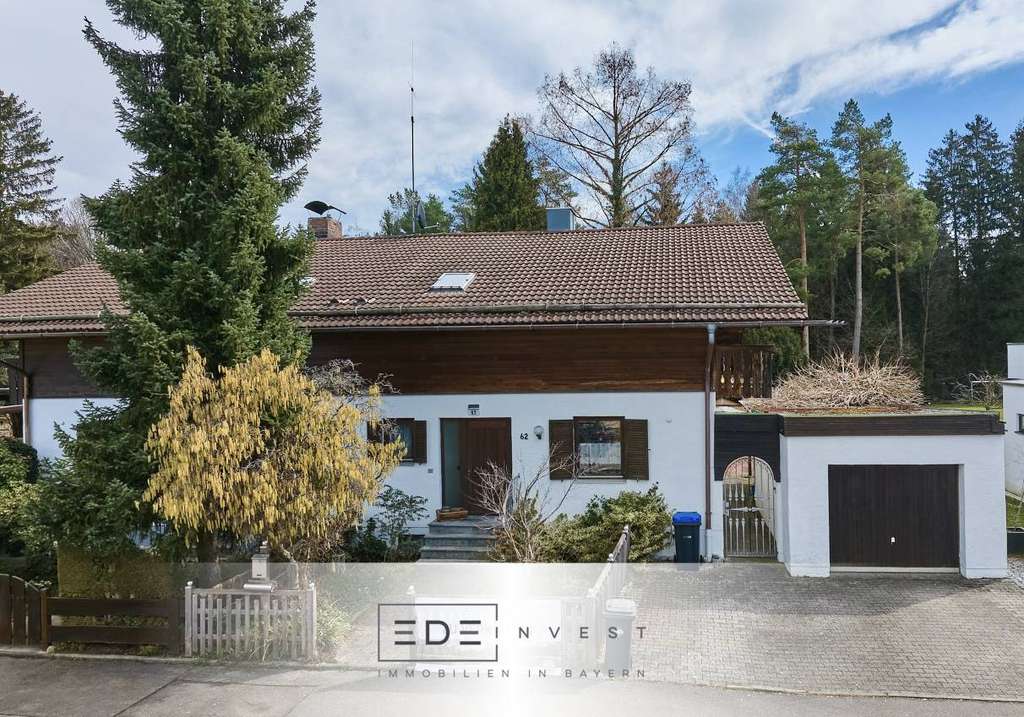 Renovierungsbedürftiges Doppelhaus mit 1100 m² Grundstück