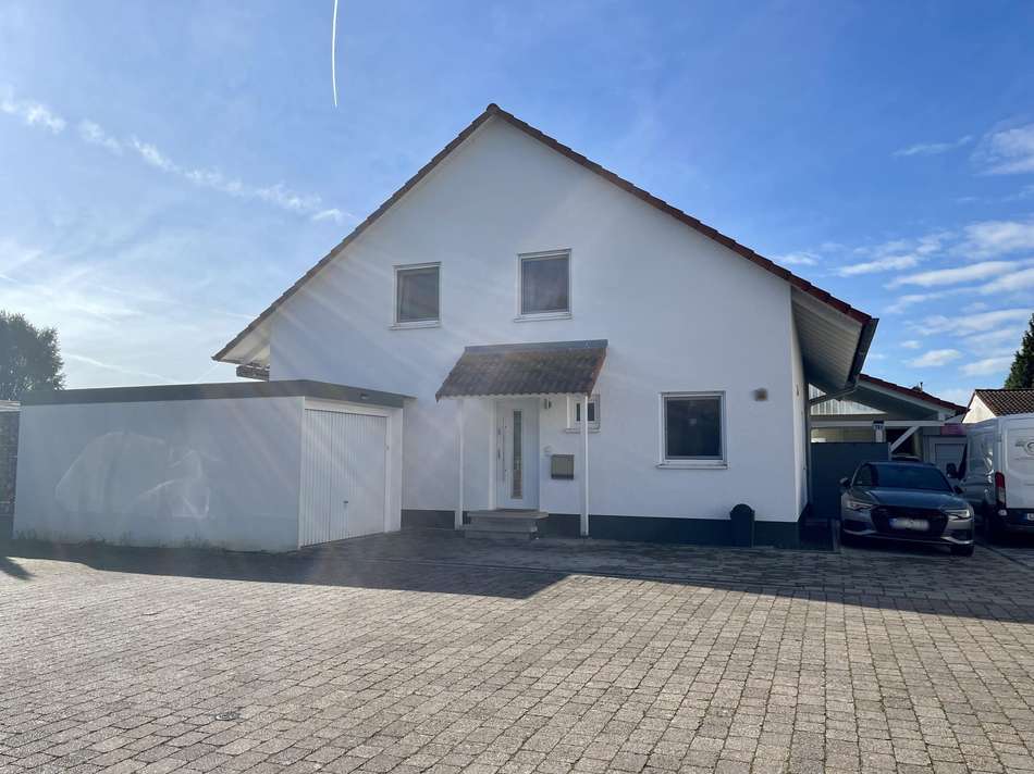 Eingang und Garage